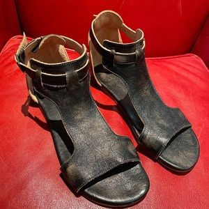 Bed Stu distressed black ankle strap sandals. Size 10.